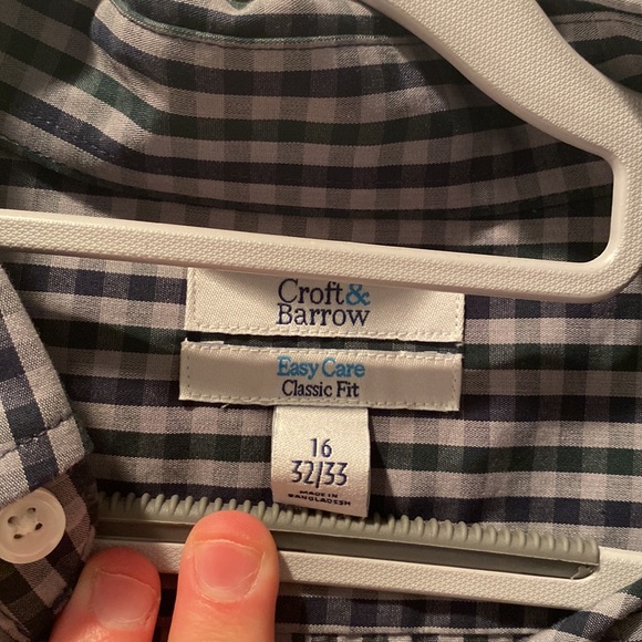 Kohls Classic Fit plaid/checkered Button Up - Picture 2 of 3